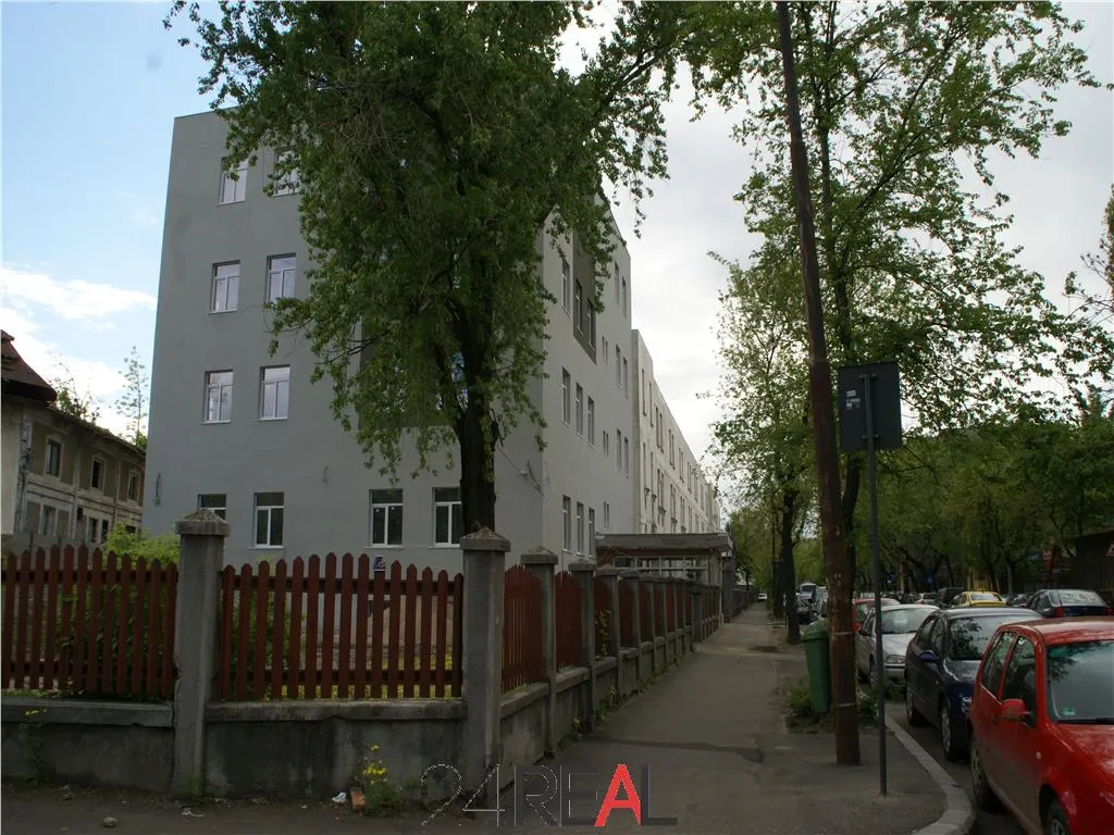 Cladire de birouri de vanzare — 2