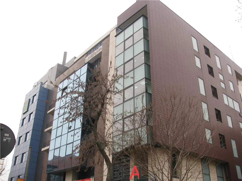 Cladire de birouri in zona ultracentrala - de vanzare — 2