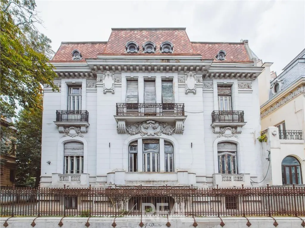 Vanzare vila interbelica in zona stradala, ultracentrala — 3