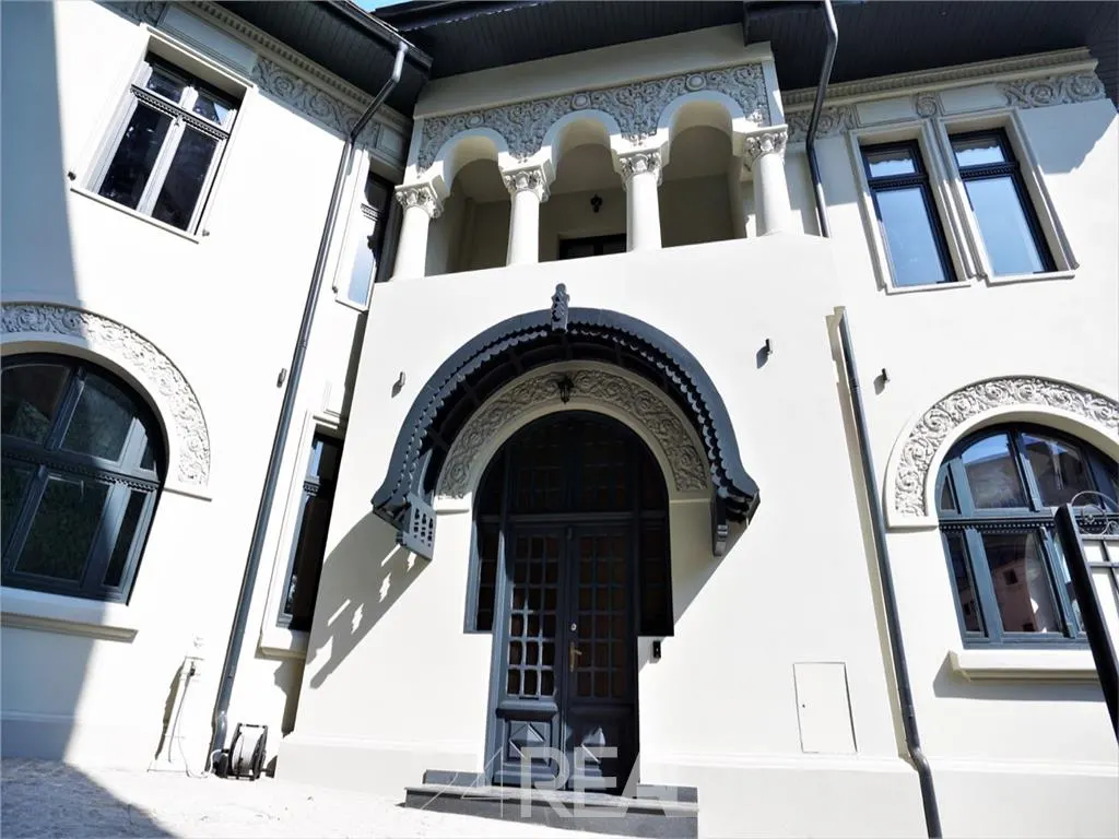 Vila de mari dimensiuni proaspat renovata - de vanzare — 2