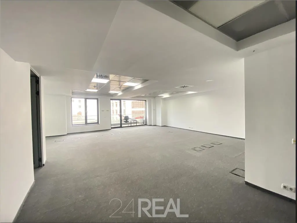 Spatiu pentru birouri 335 mp cu piscina si sala de fitness — 3