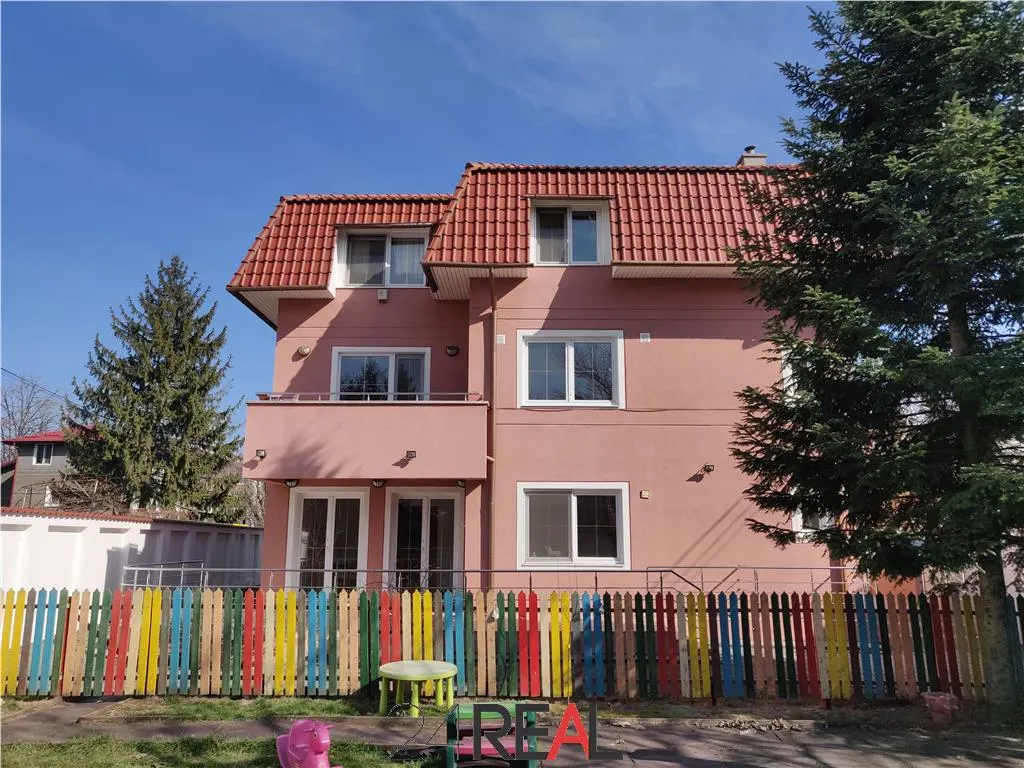 Vila de vanzare pretabila pentru rezidenta/birouri/gradinita — 3