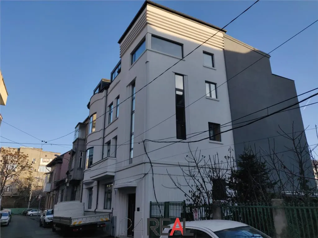 Vila de mari dimensiuni pretabila birouri - de vanzare — 2