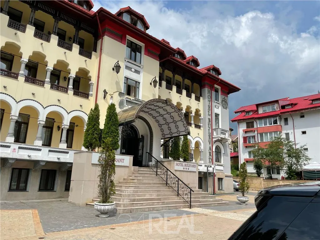 Hotel de vanzare in Predeal potrivit pentru investitie — 2