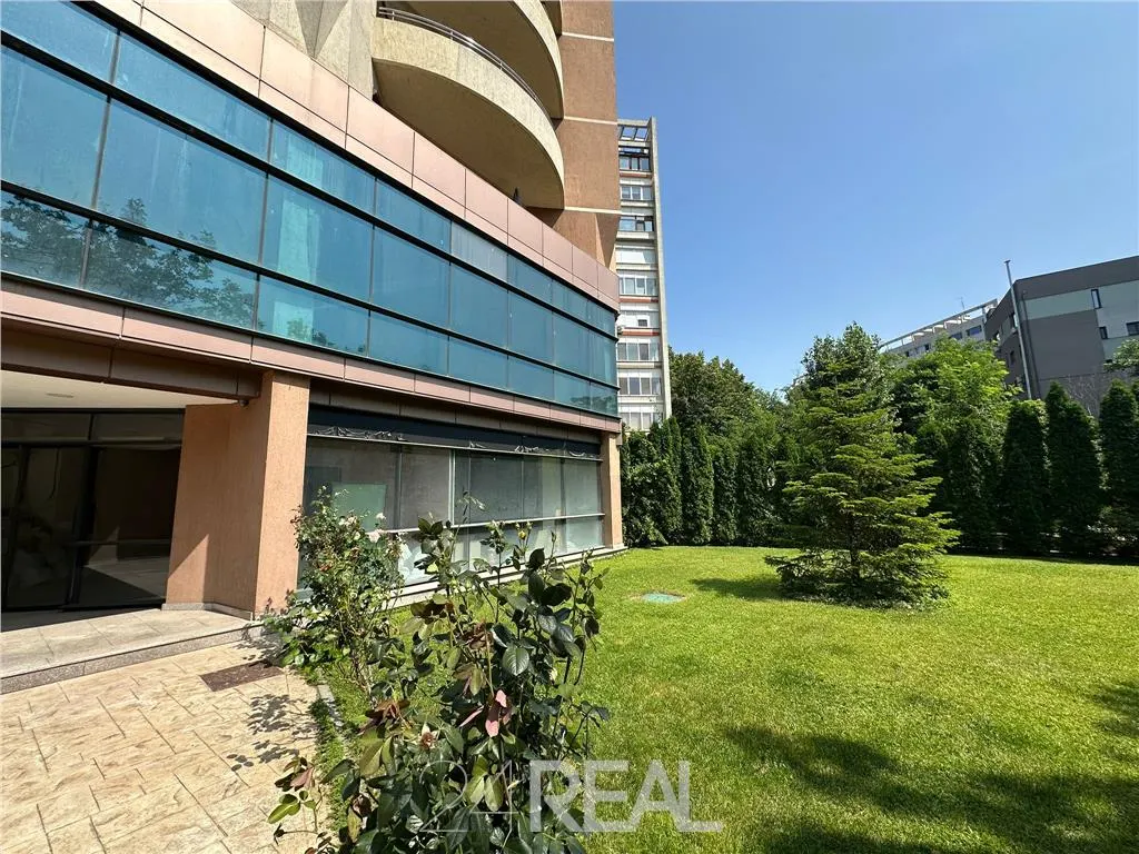 Vanzare Spatiu comercial stradal - Parter si Mezanin - 900 mp — 3