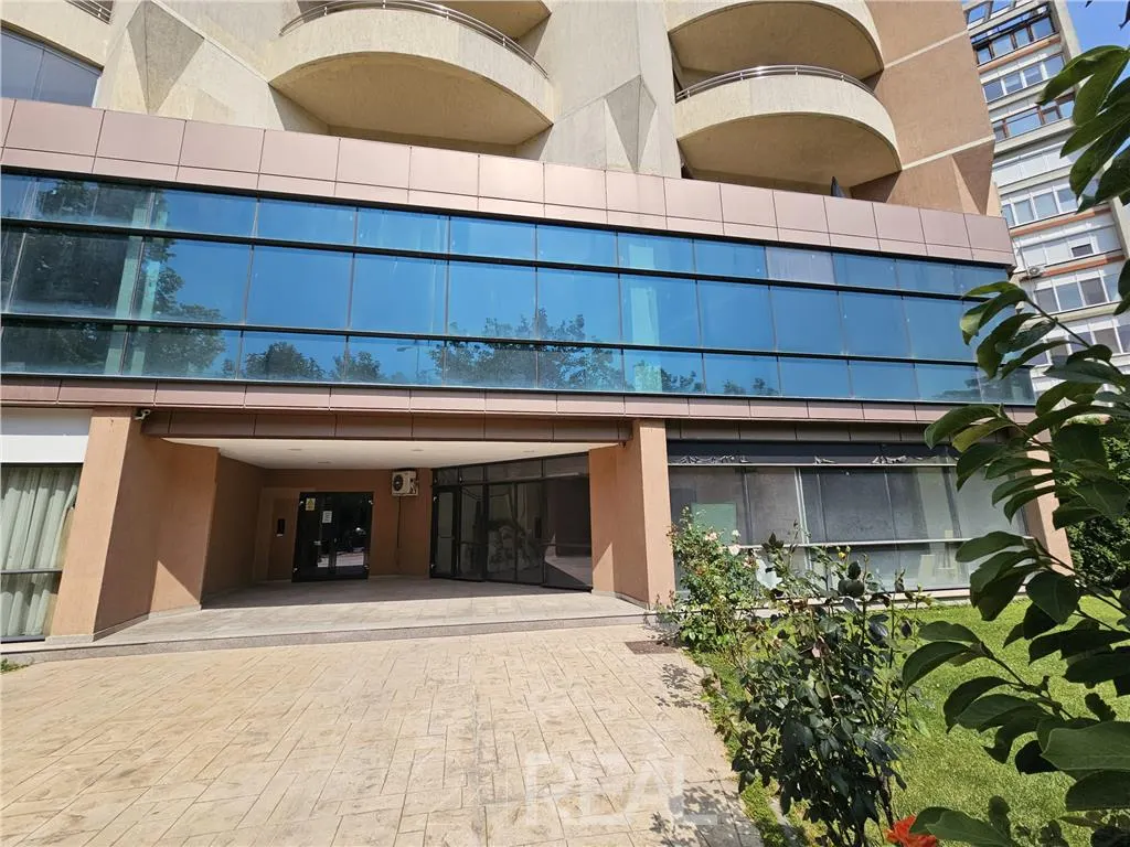 Vanzare Spatii - clinica, comercial, showroom, birouri — 3
