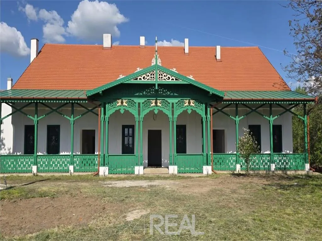 Conacul Poiana - Bihor - renovat - de vanzare — 2